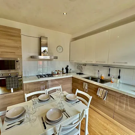 2bd Near The Station コモ