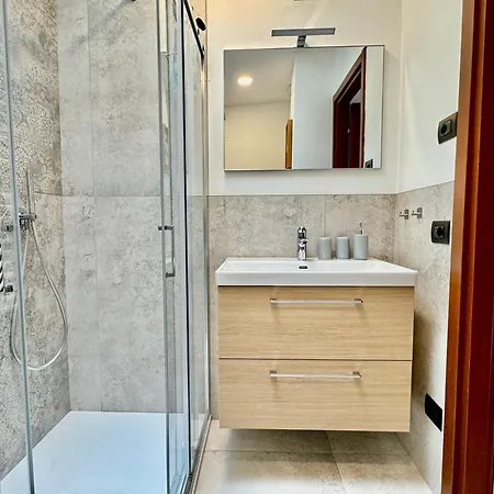 2bd Near The Station Como