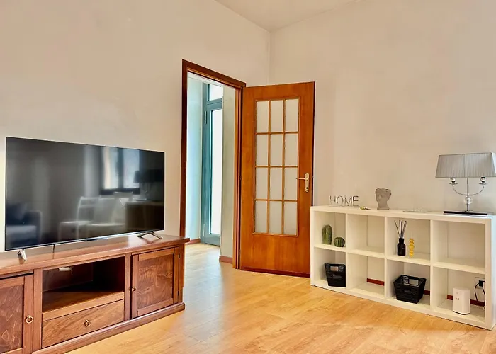 2bd Near The Station Apartment