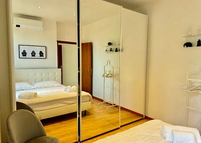 2bd Near The Station Apartment