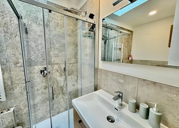 2bd Near The Station