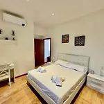 2bd Near The Station דירה קומו
