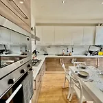 2bd Near The Station * קומו