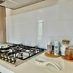 2bd Near The Station דירה קומו