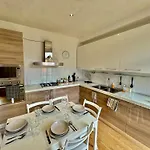 2bd Near The Station קומו