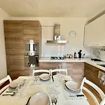 דירה 2bd Near The Station