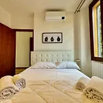 2bd Near The Station דירה *