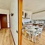 2bd Near The Station *