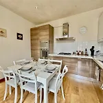 2bd Near The Station דירה *