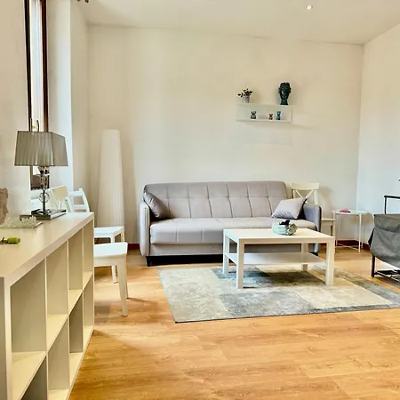 2bd Near The Station Апартаменты *