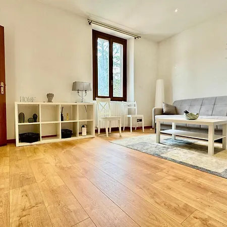 2bd Near The Station *