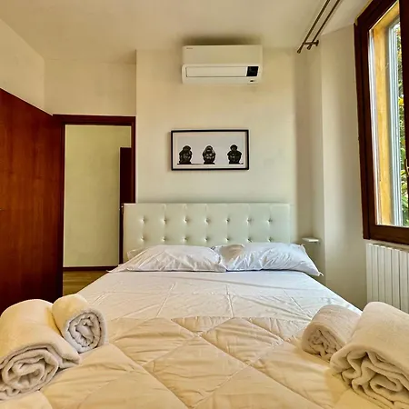 2bd Near The Station Апартаменты *