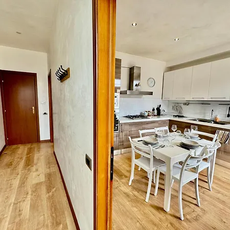 2bd Near The Station *