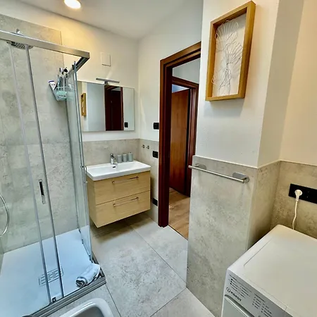 2bd Near The Station Апартаменты Комо