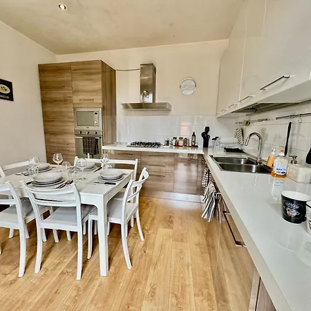 Апартаменты 2bd Near The Station Комо