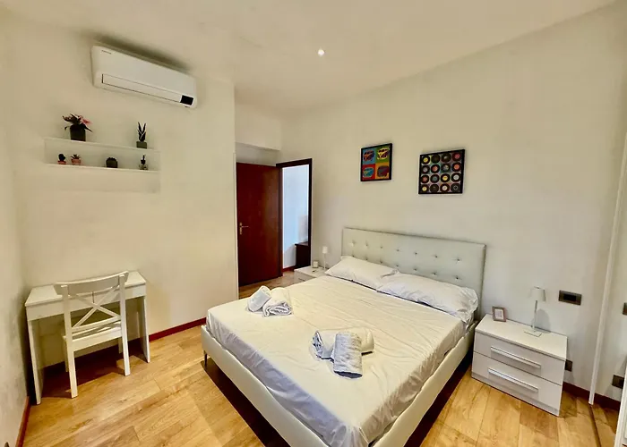 2bd Near The Station Apartamento Como