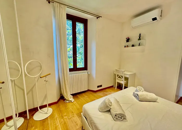 2bd Near The Station Como