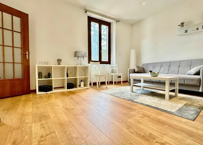 2bd Near The Station *