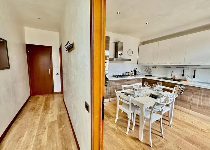 2bd Near The Station *