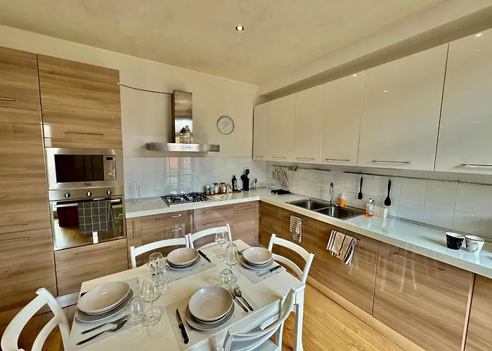 2bd Near The Station Como