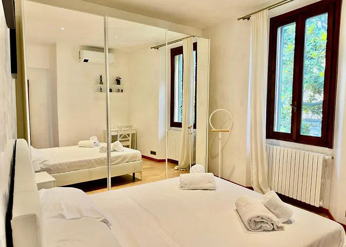 2bd Near The Station Lägenhet Como