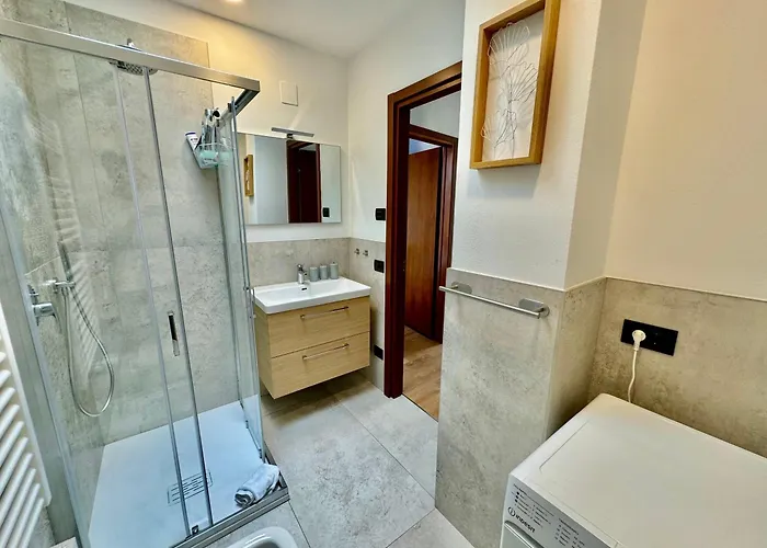 2bd Near The Station Lägenhet Como